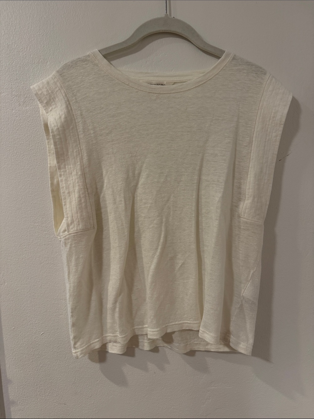 Banana Republic Cream Sleeveless Crewneck Tank